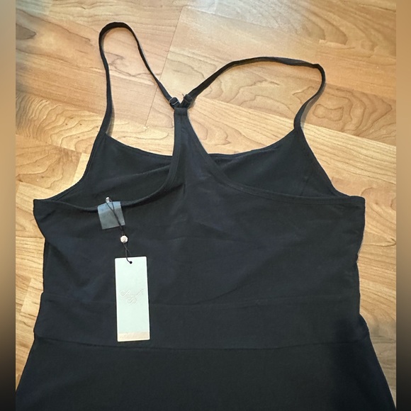 Super cute Calia by Carrie Underwood performance dress with shorts and pockets! - Picture 5 of 6